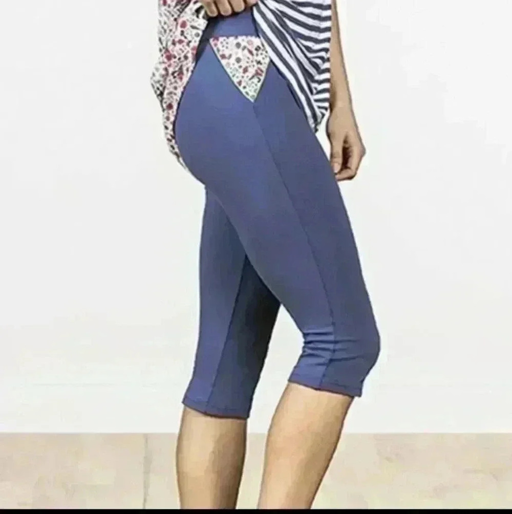 Matilda Jane Women Cotton Blend Blue Choose Adventure Capri Leggings, M